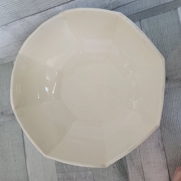 Vintage McCoy USA Large White Octagonal Ceramic Bowl - Picture 3 of 8